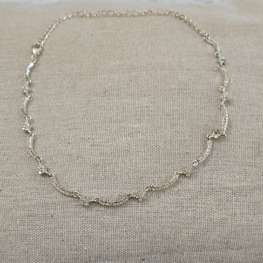 Elegant Gold Necklace with Crystal Accents